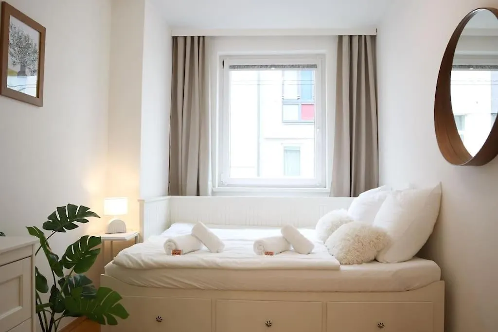 Charming, Modern & Spacious Apartment Viyana 0*,