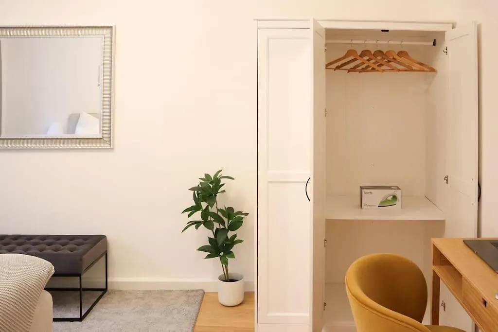 Charming, Modern & Spacious Apartment Viyana 0*,